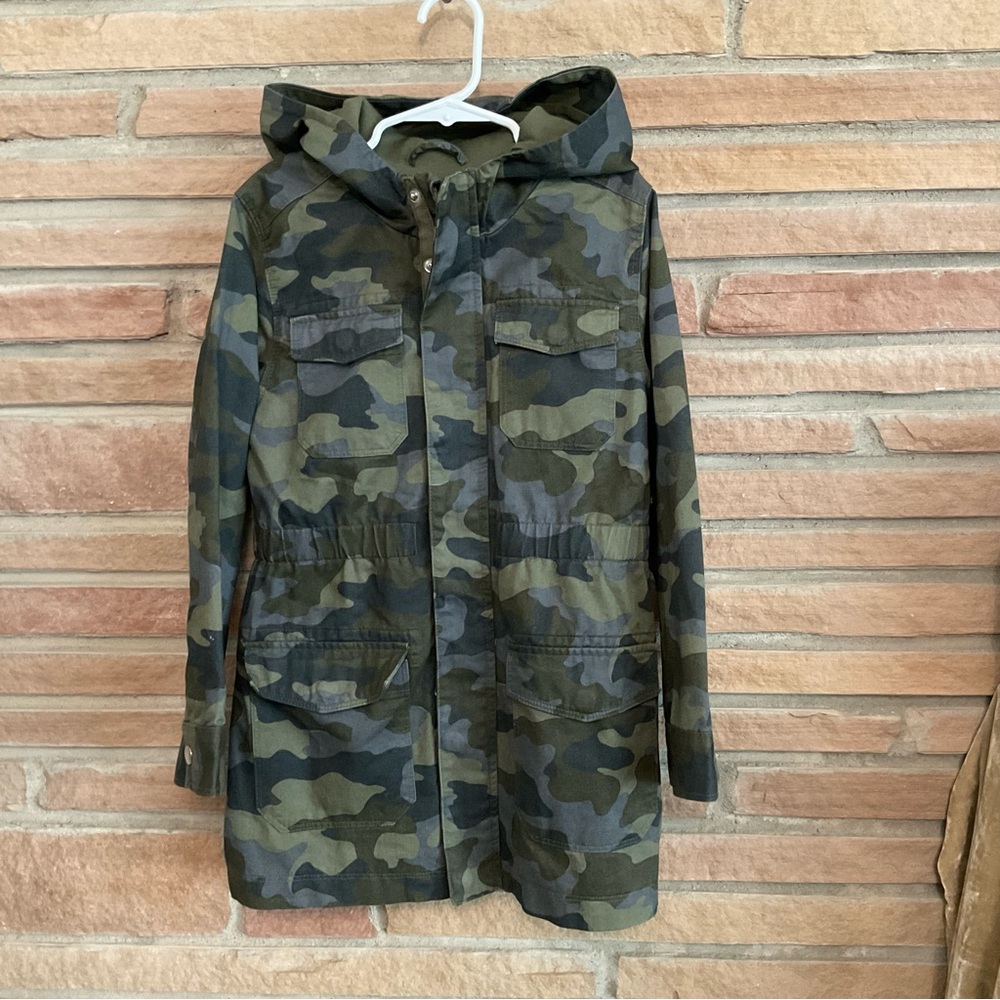 Kids Long Hooded Camo Jacket Size 6